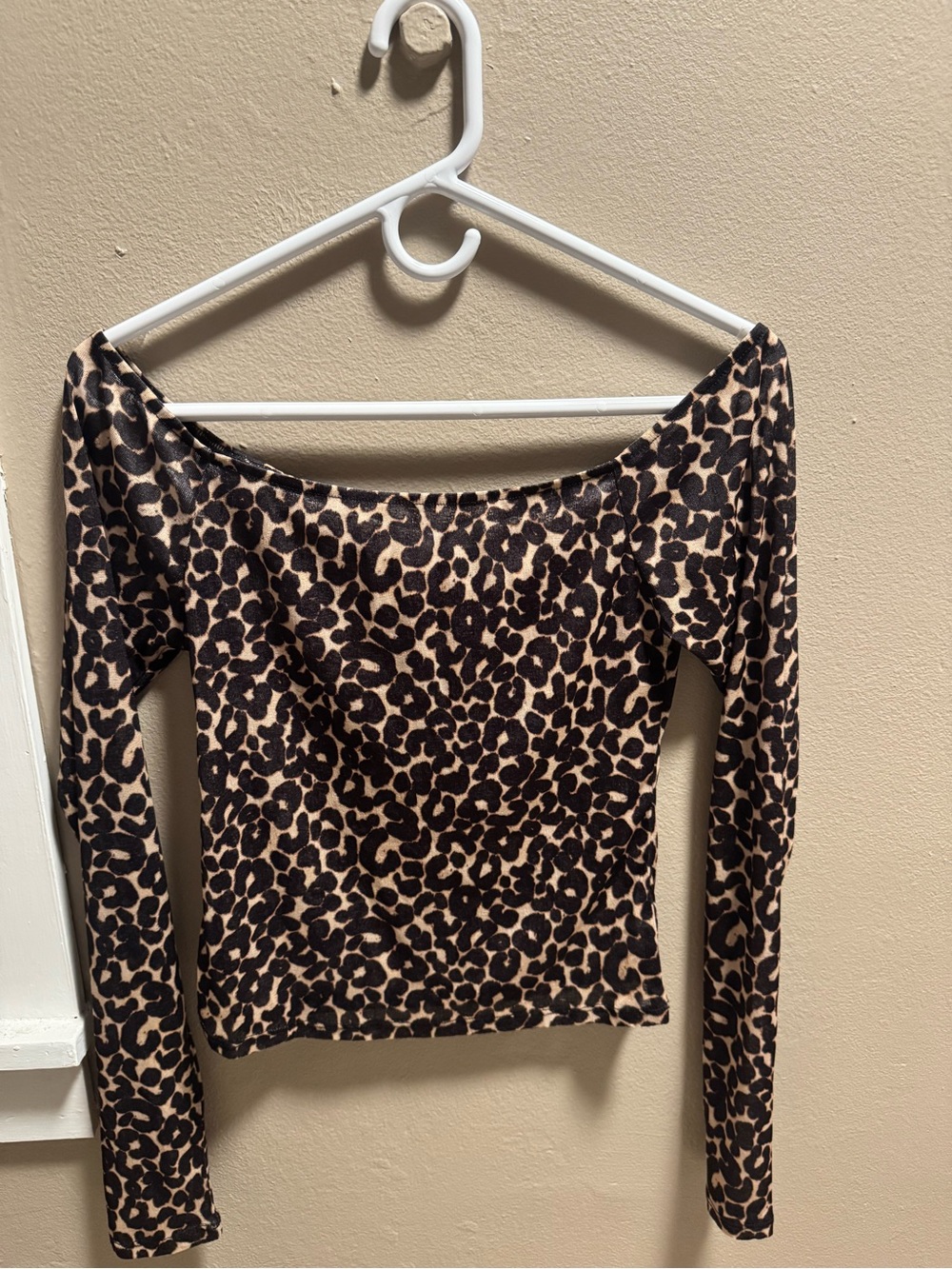 Leopard Print Off-Shoulder Long Sleeve Top - Beige/Black